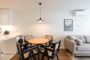 Santos Pousada 1071 by LovelyStay