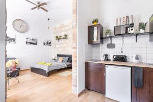 Vintage Style Cozy Downtown Apartment.