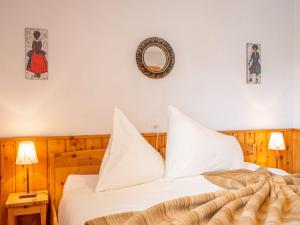 Apartment Chesa Clüs 6 by Interhome