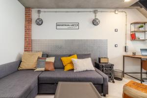 Flatguest Industrial Loft PLUS by Marina Suites - WIFI