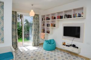 Santa Terra 1&2bhk Apartments With Common Pool & Kitchen & Security & Wifi, Near to Casino & Candolim Beach