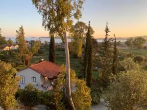 Gialova garden bungalow - Yiannoulaíika