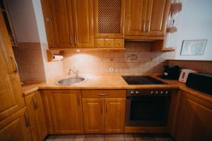 OrangeHomes One bedroom art apartment