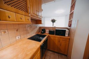 OrangeHomes One bedroom art apartment