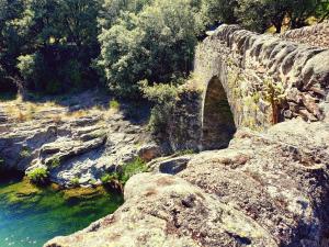 Maisons de vacances Le Mas des Lucioles a Vinezac : photos des chambres