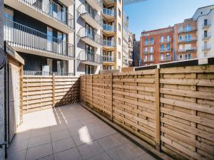 Duplex near Zeedijk & Center with Sunny Balcony