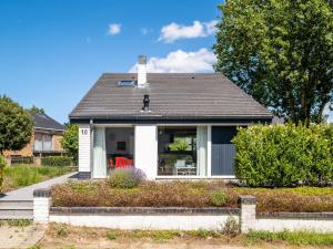 Villa in Koksijde with Sunny Terrace