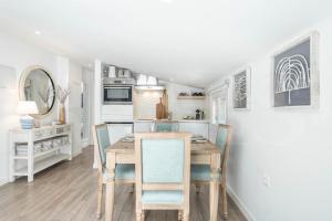 Coastal attic in the heart of Málaga by REMS