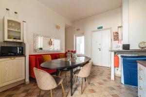 4-rooms flat at Vatican