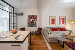 Ebullience - Stylish & Chic Athens Apartment