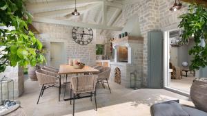 Modern countryside villa with swimming pool in Kanfanar 