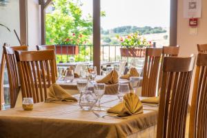 Logis Hotels - Le relais des deux vallées - Hôtel et restaurant
