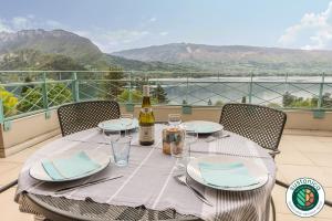 L'Hermitage, spacieux appartement avec vue et piscine by LocationlacAnnecy, LLA Selections