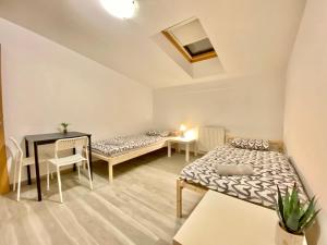 Center Station ROOMS 