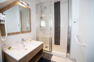 Quadruple Room room in Hôtel An Ti Gwenn