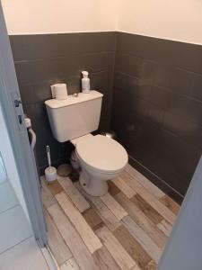 Maison chaleureuse, gîte pour famille, amis, ouvriers...