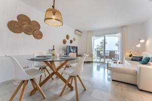Dona Lola Micaela Beach front duplex apartment with open sea and beach views located between Marbella and Fuengirola - Costa del Sol - CS148