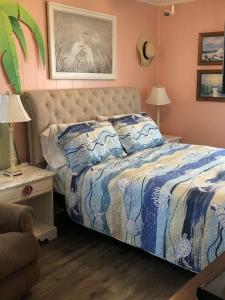 Bayside 1st Floor OC 2 br1ba pool condo close to Jolly RogerConvention Center