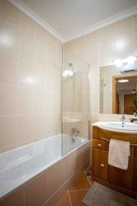 Modern 3br Apt w Lg Terrace, Bbq, Ac & Parking