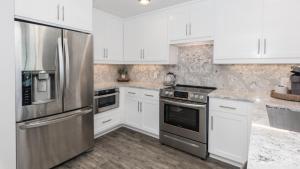 5-STAR BEACHFRONT D505 - Total Remodel - Nov & Dec Snowbirds Welcome!