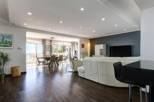 Luxury villa with beautiful sea view & jacuzzi