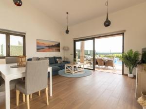 Lightbooking Pueblo Majorero piscina climatizada Jove 10