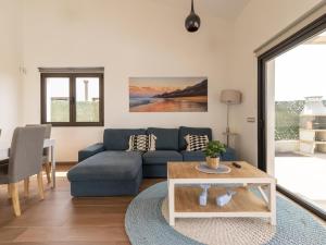 Lightbooking Pueblo Majorero piscina climatizada