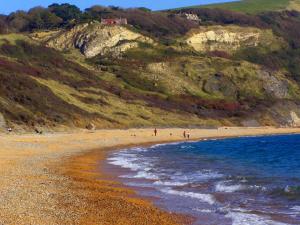 East Creek - hot tub, pool, dog friendly, right on the beach in Ringstead