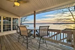 Peaceful Big Sandy Home with Deck on Kentucky Lake! - Durham Subdivision