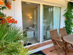 Studios Coll, Terrace & Pool