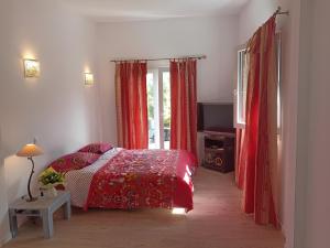 Villa avec piscine et belle vue mer proche des plages et commerces