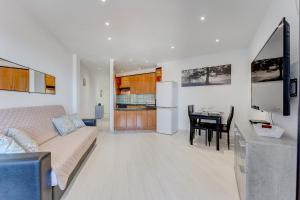 Wonderful apartment with a Sea view, WiFi, Pool