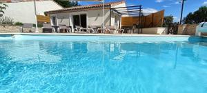 Gîte myosotis Piscine Privée 4 Chambres