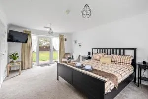 Number 6 - Lytton Tree Lodge, Reydon, Southwold - Blythburgh