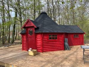 Chalets Kota avec bain nordique, sauna et piscine : photos des chambres