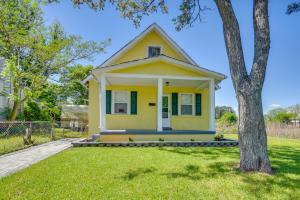 Charming Newport News Cottage Less Than 1 Mi to Ocean! - 3hvězdičkové hotely ve městě Hampton