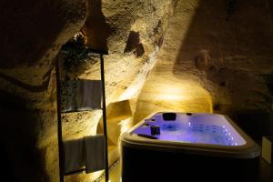 Appartements La falaise perdue : Suite troglodyte grandiose : photos des chambres