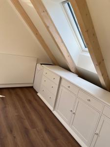 U Králíka, apartmán H, 3 samostatné ložnice - mezonet, 3 vlastní parkovací místa, v klidu, přitom v centru zábavy, k lanovce 100 metrů, vyhřívaná skříňka v lyžárně