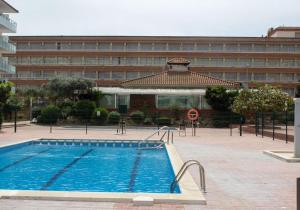 Alegre apto con piscina, a 300m de la playa.