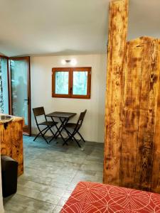 Lodges Cabane des pachous : Chambre Double - Vue sur Jardin