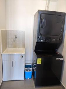 Stunning 5th floor condo w scenic view near tran