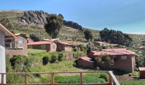 Dawn House - Lago Titicaca