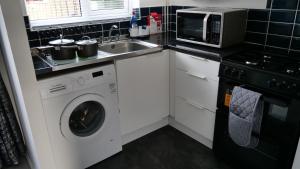 Milton Keynes Luxury Short Stay House with WIFI and Free Parking