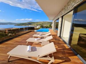 Villa Ramarin III with infinity heated pool, jacuzzi and sauna by the sea in Rogoznica