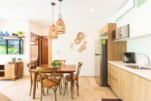 2BD 2BA Poolside Retreat IPANA