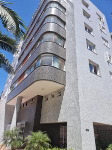 Apto 3 Dormitórios, 2 Vagas, Completíssimo, Central, próx Mar