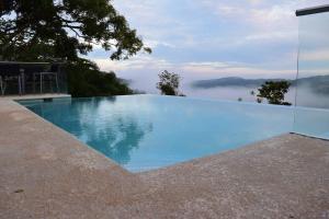 Casa Moderna con Piscina Climatizada Altos del María