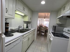 Spacious, cozy villa wparking in Coligny Villas