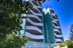 Shores G1 on Head Street close to Main Beach