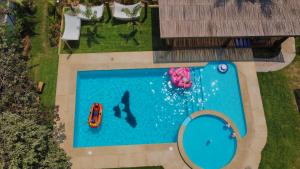 Straw Hat Surf Hostel & Bar